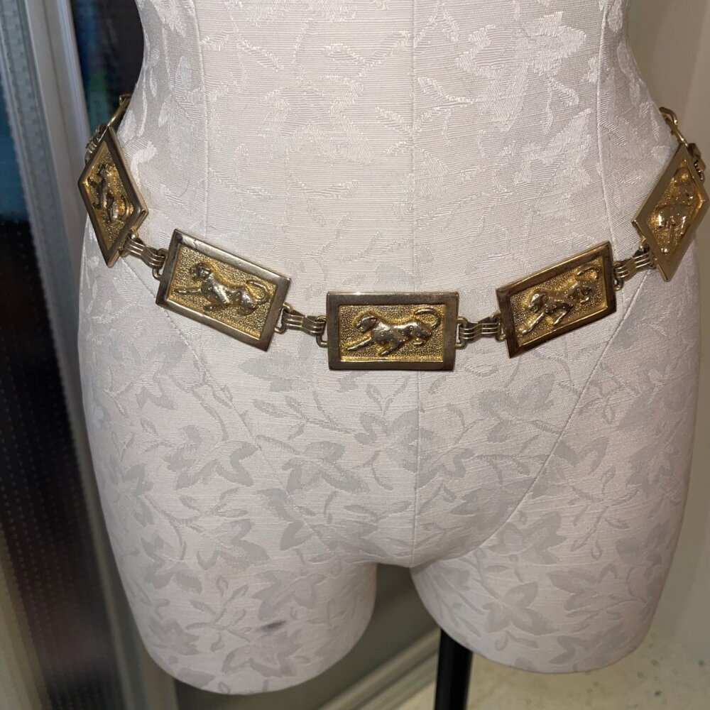 Vintage Womens One Size Gold Toned Rectangular Panel Jaguar Metal Belt